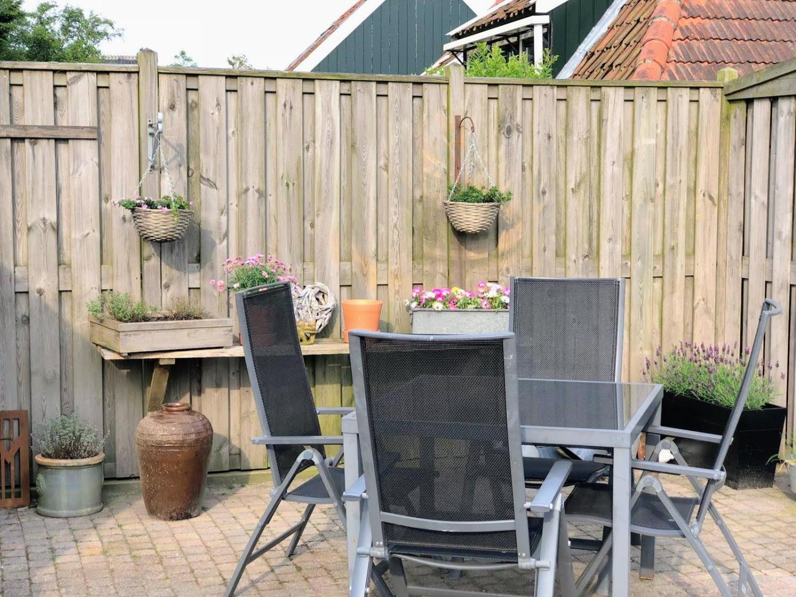 It Buthus Apartment Baaiduinen Екстериор снимка